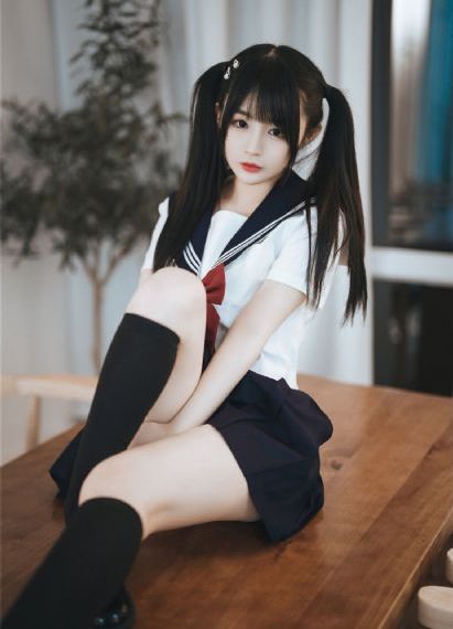 她在丈夫面前被